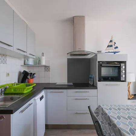 Apartment - T2 A Deux Pas De La Plage, Parking Prive - Fr-1-877-54